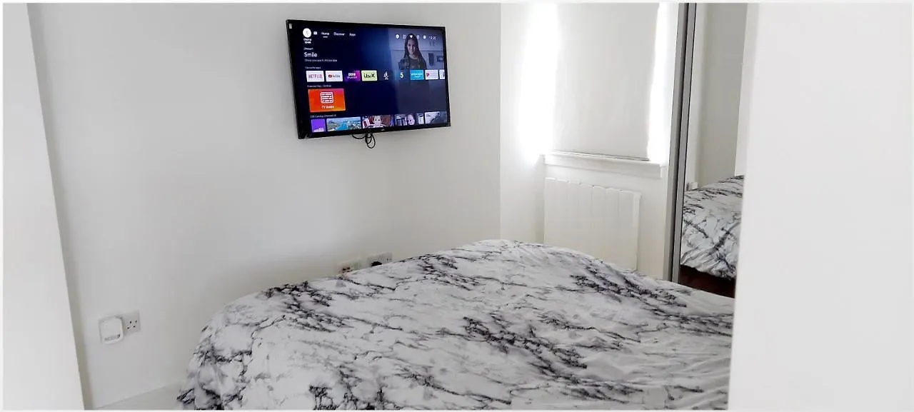 Lovely One Bedroom Apartment In Ilford Town 0*,  United Kingdom